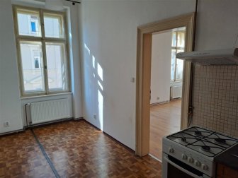 Vstup z kuchyně do obývacího pokoje